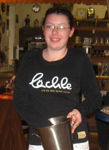 Laura Ewert beim Ziehen der Lose-SSV-OEi2011